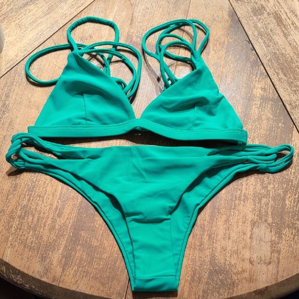 Femme X Fatal‎ 2pc Bathingsuit. NWOT 0107